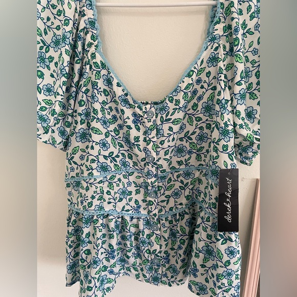 Derek Heart Peplum Top - Picture 5 of 5